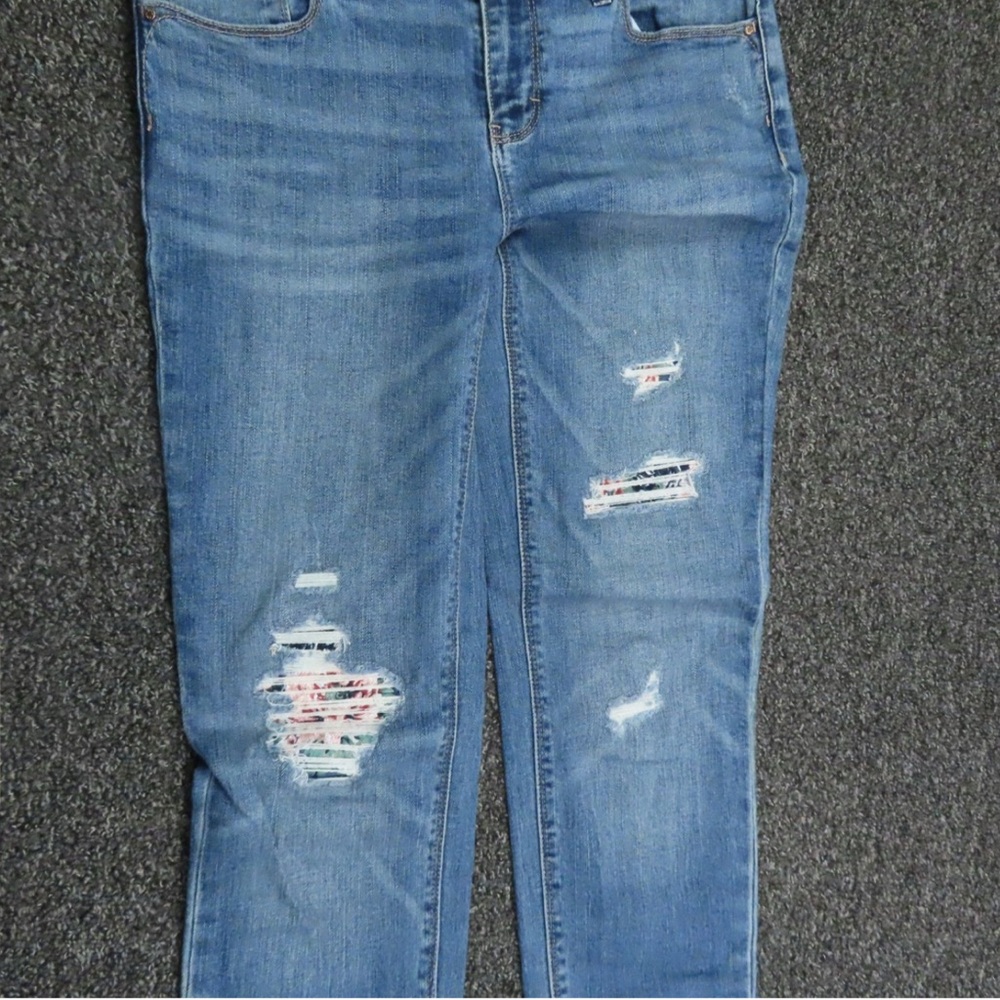 WHBM Distressed Jeans Size 6 The Skinny